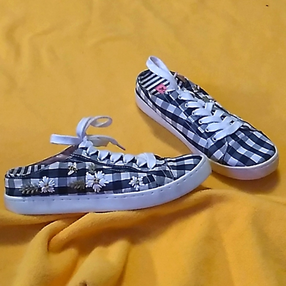 ⭐🐝❤️Women's Betsey Johnson floral checkered blue & white shoes size 7⭐🐝❤️ - Picture 1 of 9